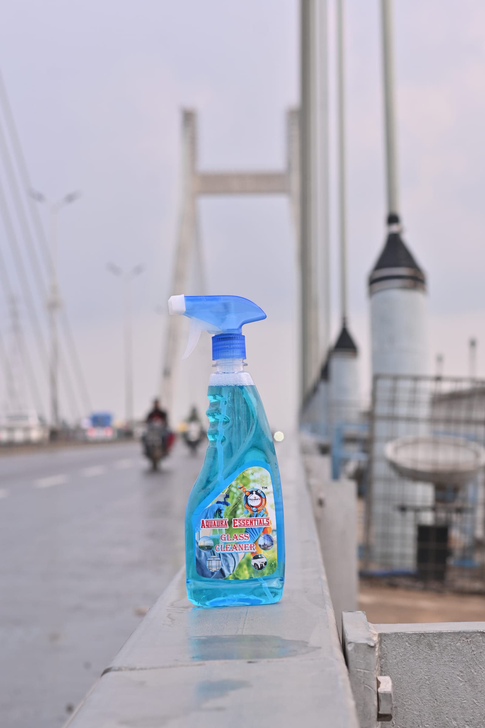 Aquaura Glass Cleaner
