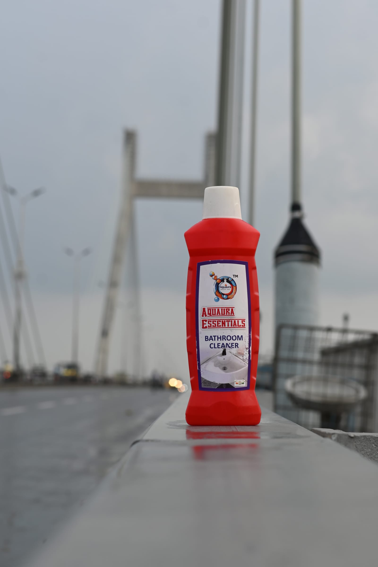 Aquaura Bathroom Cleaner
